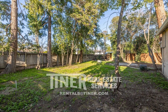 Building Photo - Charming Del Paso Manor Home