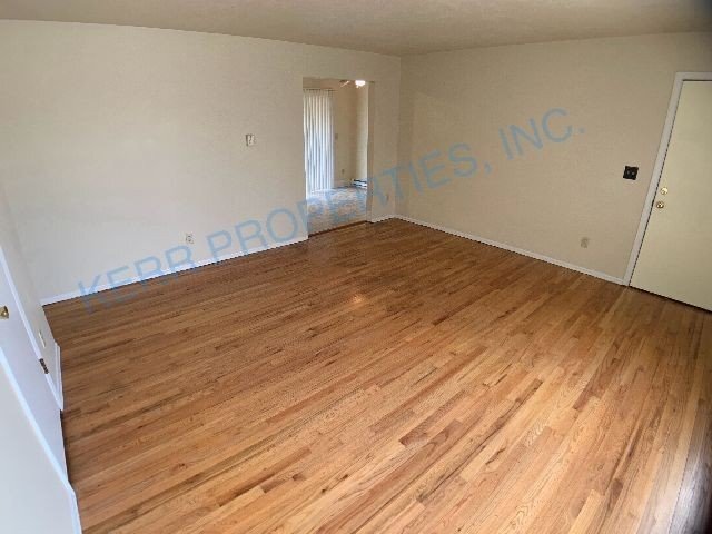 Building Photo - Charming 2-Bedroom Multiplex in the Heart ...
