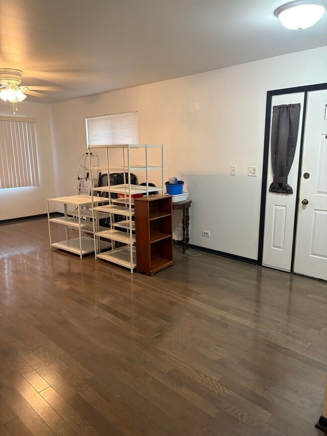 Building Photo - 109 Paramount Dr