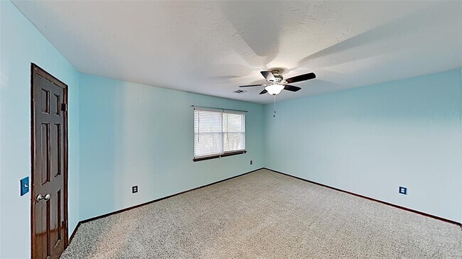 Building Photo - 1200 NW 199th St