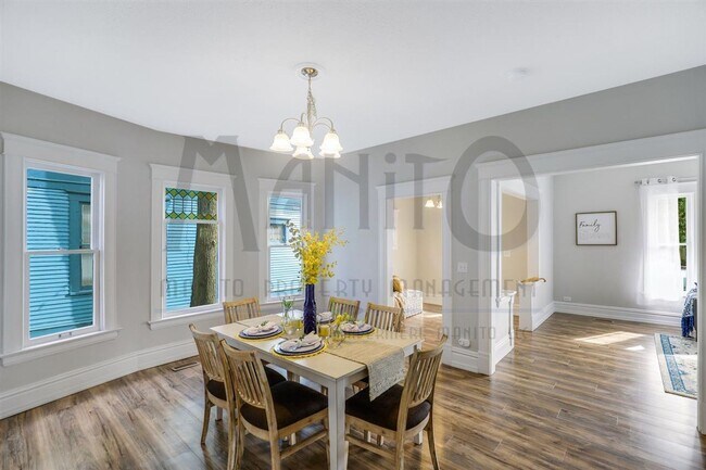 Building Photo - Charming home blocks from Kendall Yards