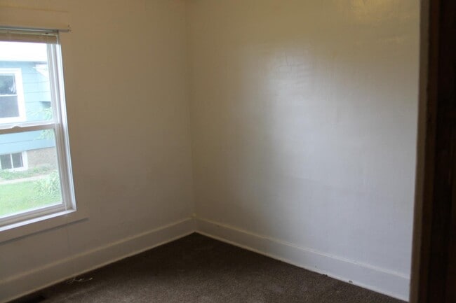 Building Photo - 707 W Main St