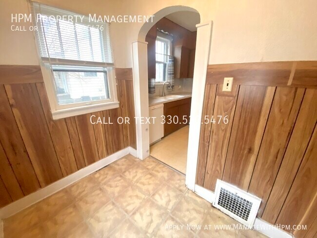 Building Photo - 2109 Woodland Ave NW