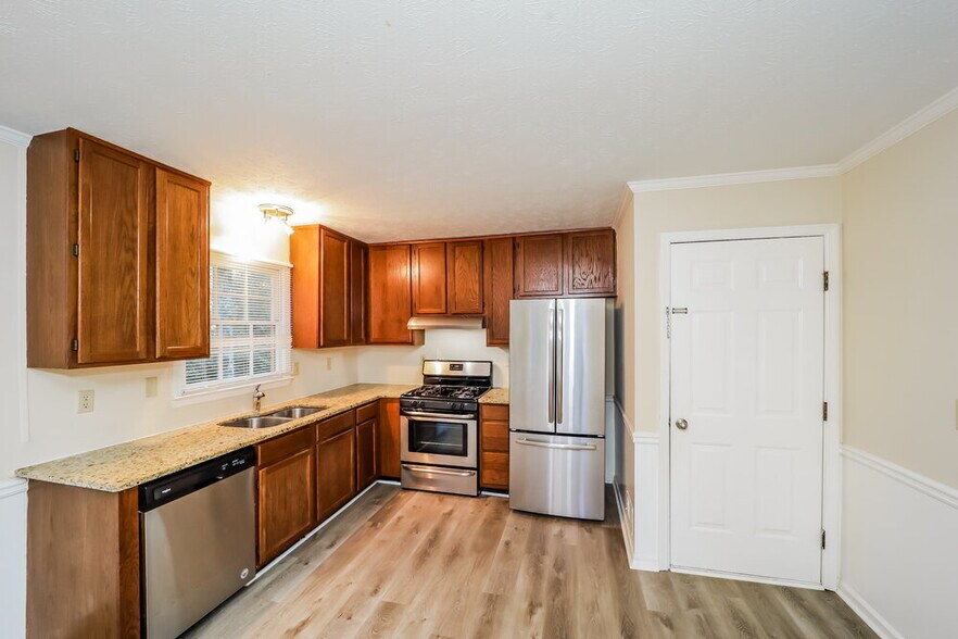 Building Photo - 2350 Bankstone Dr SW