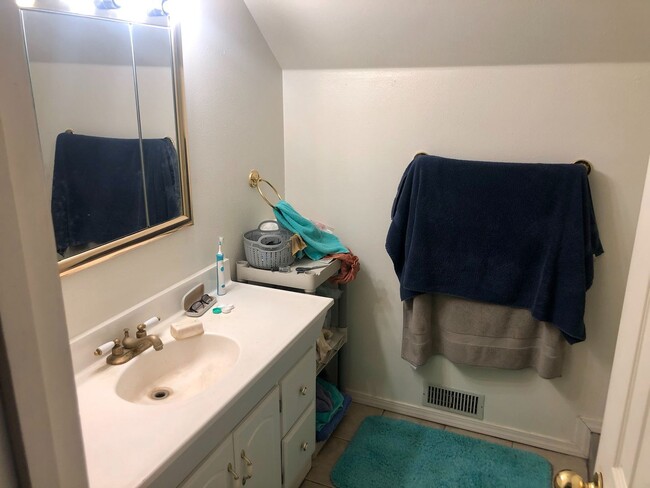 Building Photo - 614 S Washington St