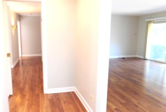 Building Photo - 1117 Summit Hills Ln