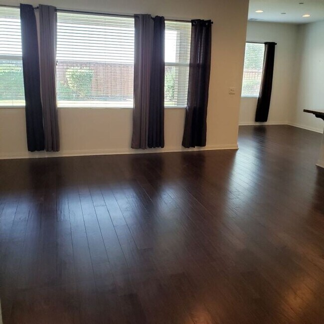 Building Photo - 9803 Buckhorn Peak Dr