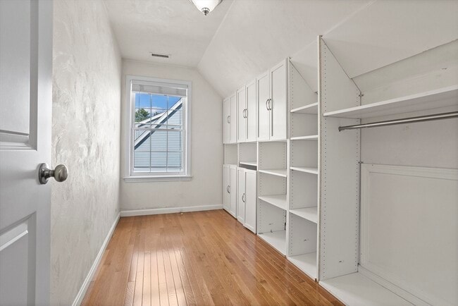 Building Photo - 4 Boxwood Dr