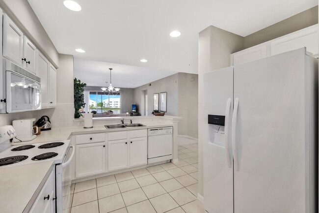 Building Photo - 17040 Willowcrest Way