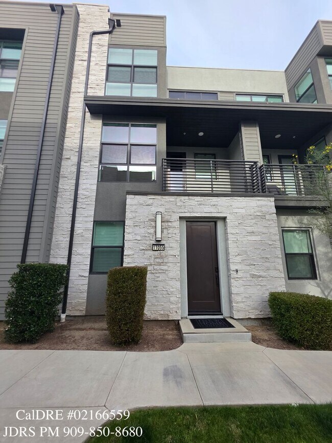 Building Photo - Rancho Cucamonga 3 Bedroom Condo