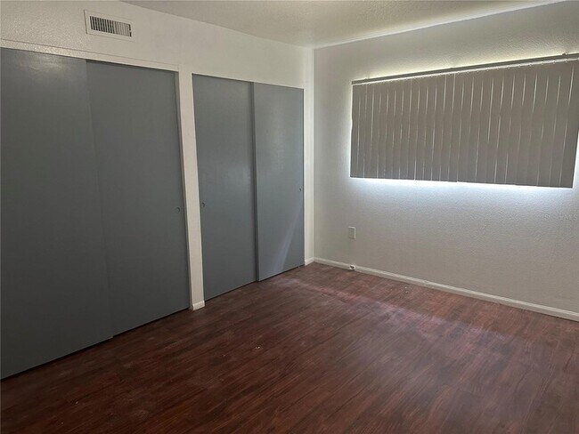 Building Photo - 1000 Lake of the Woods Blvd