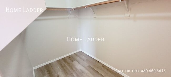 Building Photo - 10423 W Pasadena Ave