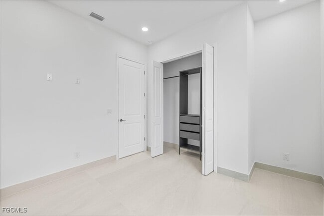 Building Photo - 4333 NW 33rd Ln