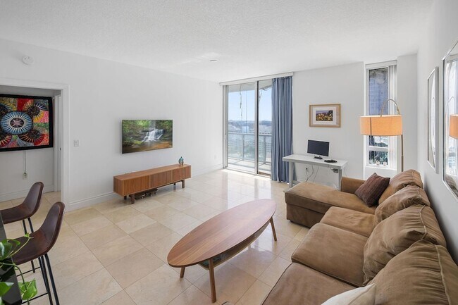 Building Photo - 1050 Brickell Ave