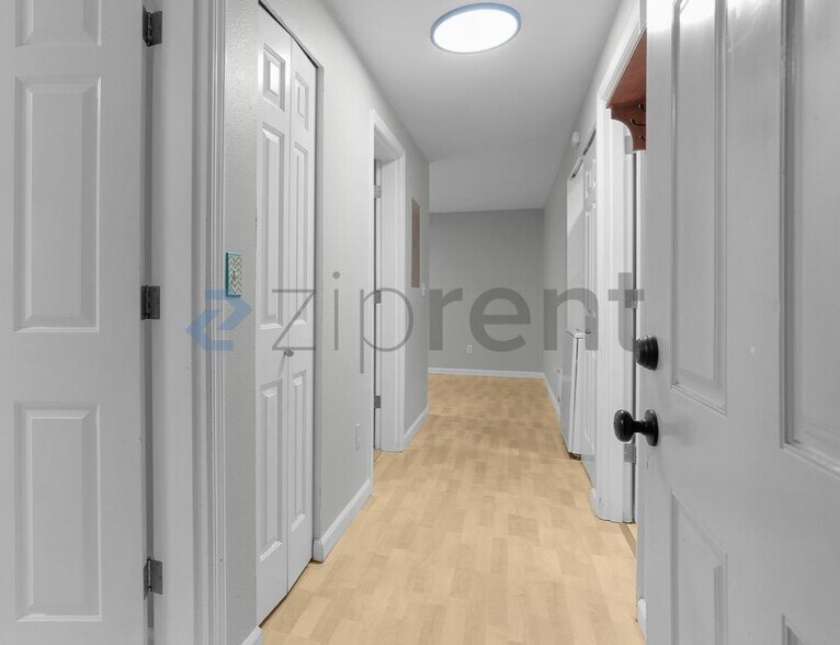 Building Photo - Unit 1