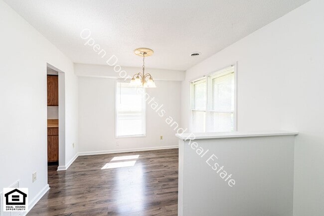 Building Photo - 5005/5007 Vermont Ln.
