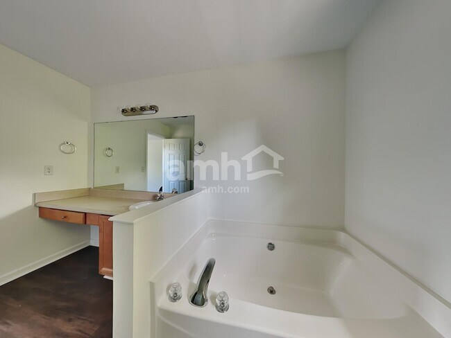 Building Photo - 5 Natalie Ct