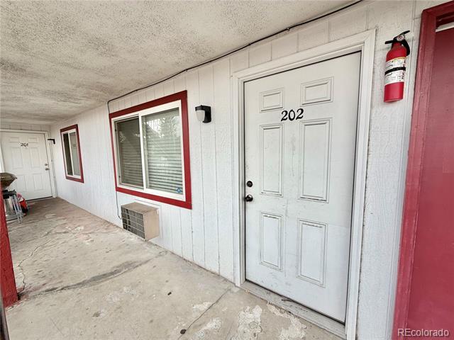 Primary Photo - 1080 S Eliot St