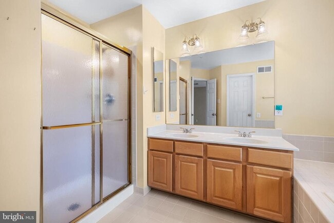 Building Photo - 530 Limerick Cir