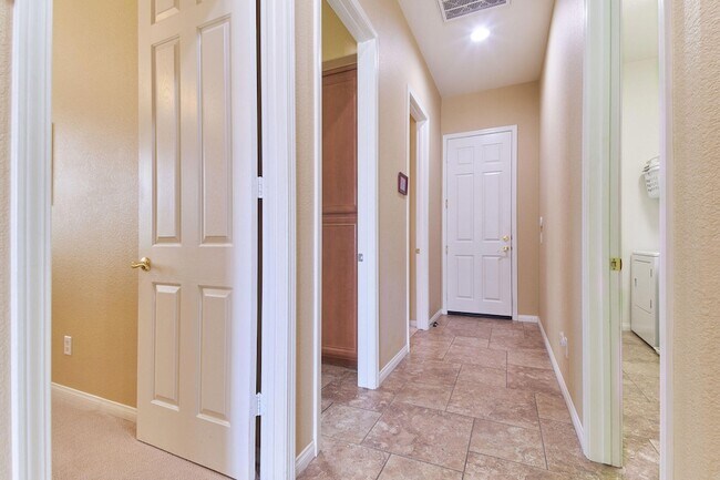 Building Photo - 43424 Bordeaux Dr