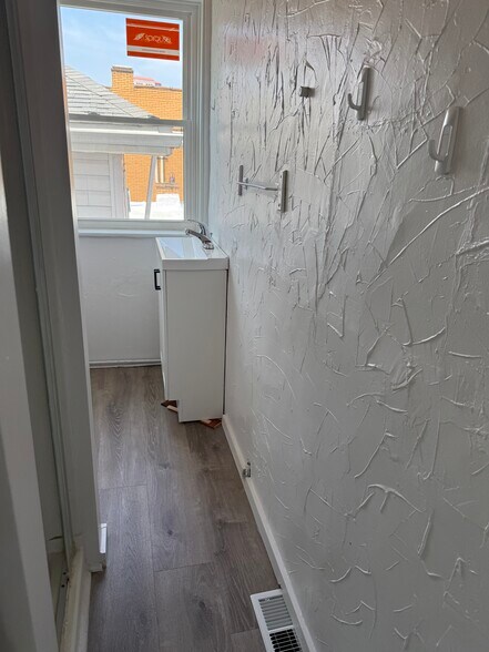 Building Photo - 48 Zulema St