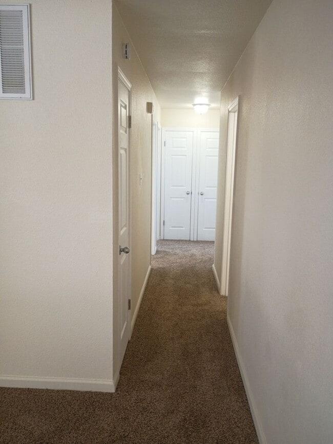 Building Photo - 3225 Lucerne Way