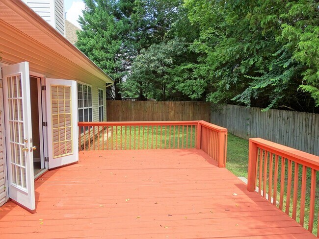 Building Photo - One Level Living! Updated 3BR / 2BA in Pri...