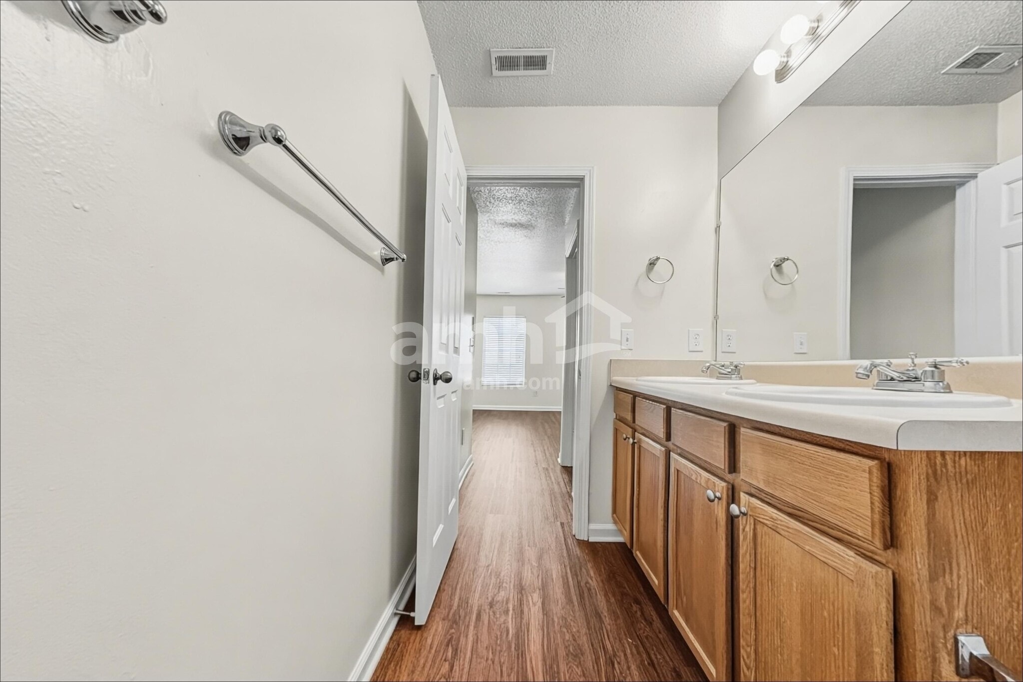 Building Photo - 417 Magna Dr