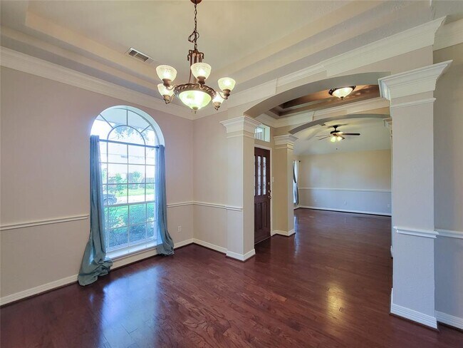 Building Photo - 3218 Vanity Dr