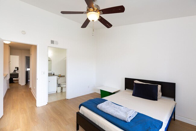 Building Photo - 3 Bedroom Townhome in the Gated College Park Community of San Diego