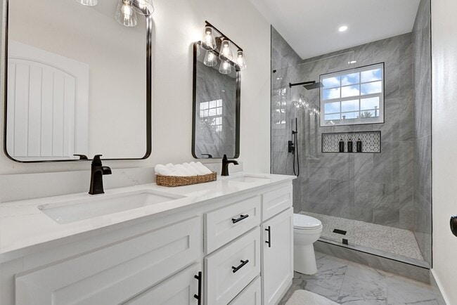 Building Photo - 2412 Lucas St