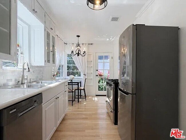 Building Photo - 1144 15th St