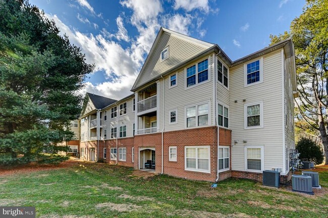 Building Photo - 1301 Sheridan Pl