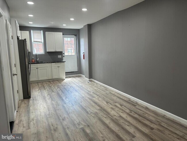 Building Photo - 1438 Knorr St