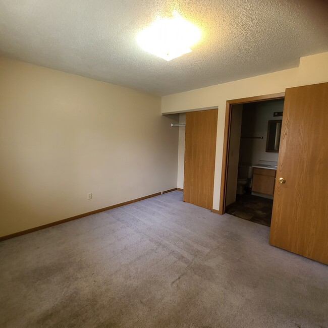 Building Photo - 8th & 8th Apartments