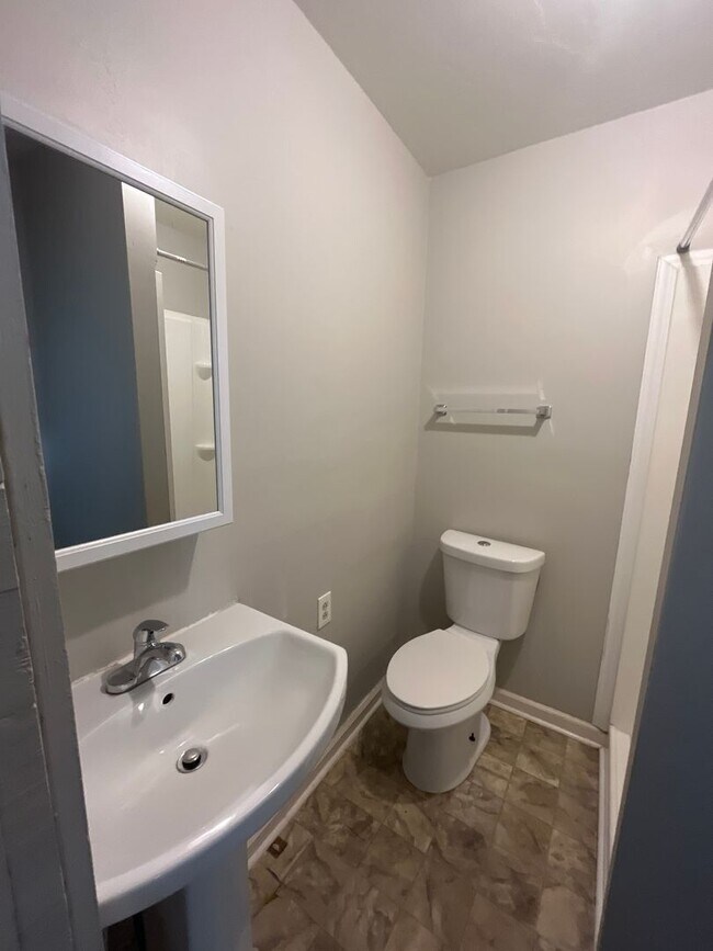 Building Photo - 3bedroom/2 bath home in Bordeaux, convenie...