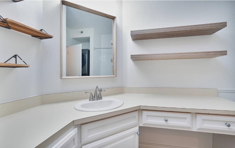 Building Photo - 3922 Penderview Dr