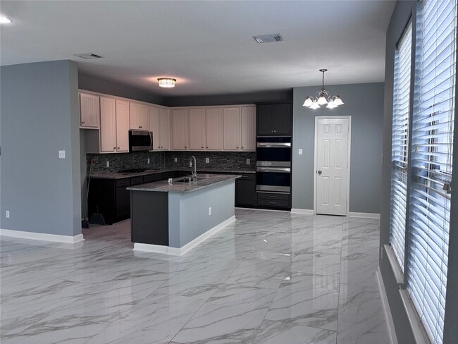Building Photo - 15402 Marlowe Grove Dr