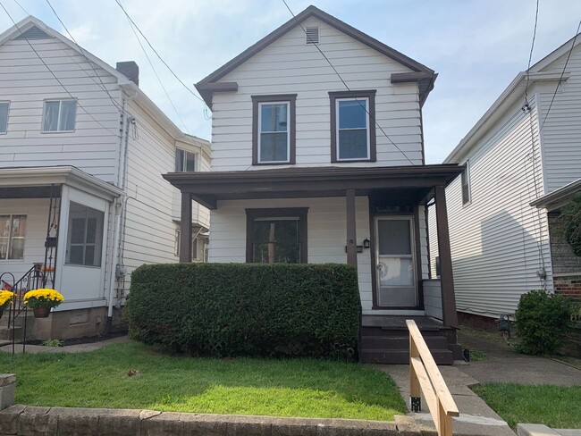 Primary Photo - Ambridge - 4 Bedroom, 2 Bath House - Large...