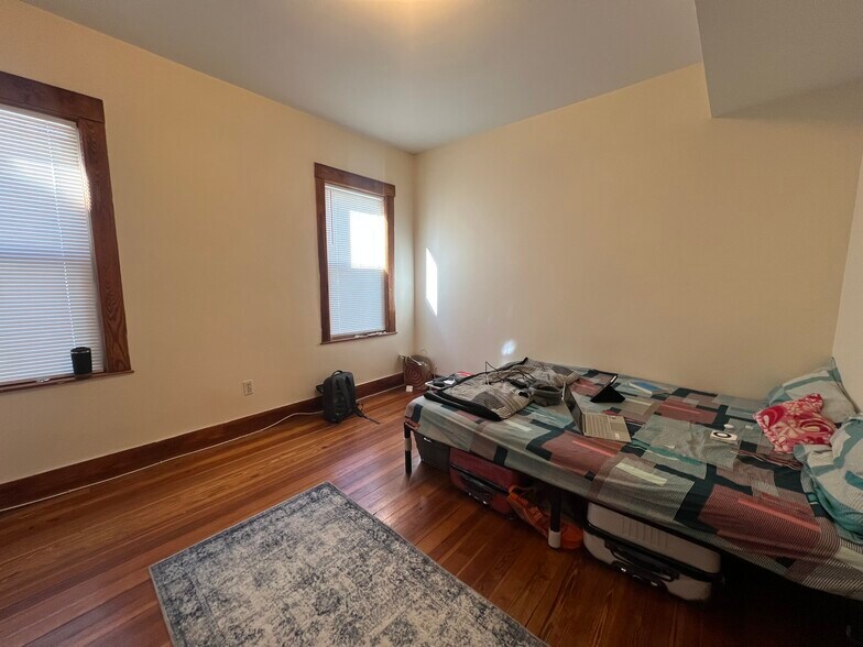 Building Photo - 346 Faneuil St