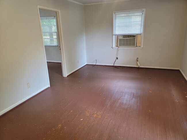 Building Photo - 2833 Wesley Dr