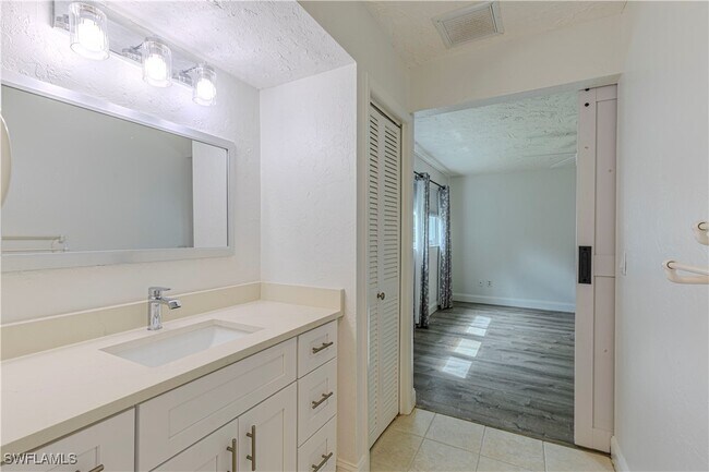 Building Photo - 297 Bay Meadows Dr
