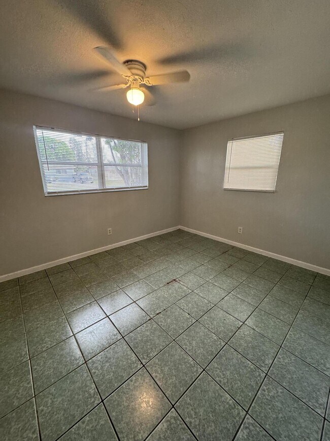 Building Photo - 2770 NW 25th St