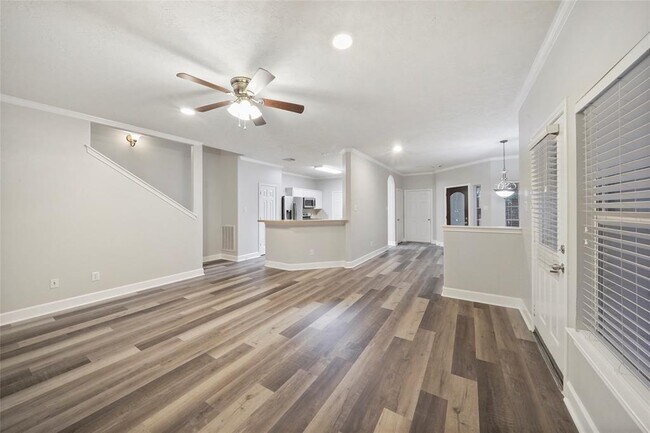Building Photo - 6 Valewood Pl