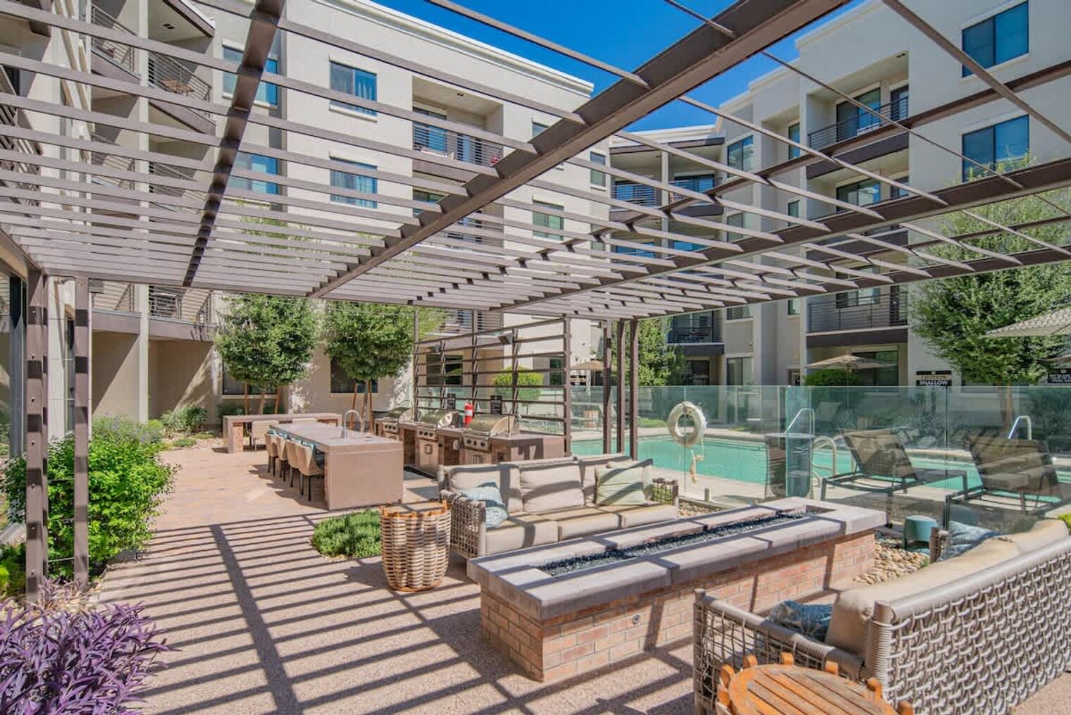 Building Photo - 730 E Marlette Ave