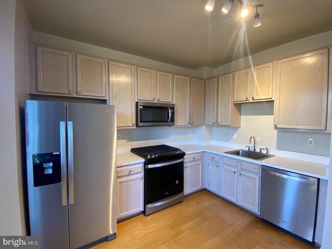 Building Photo - 20445 Chesapeake Square