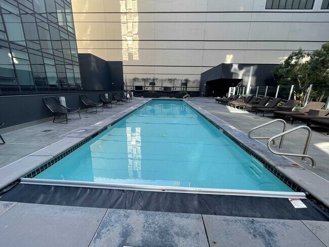 Building Photo - 8 10th St