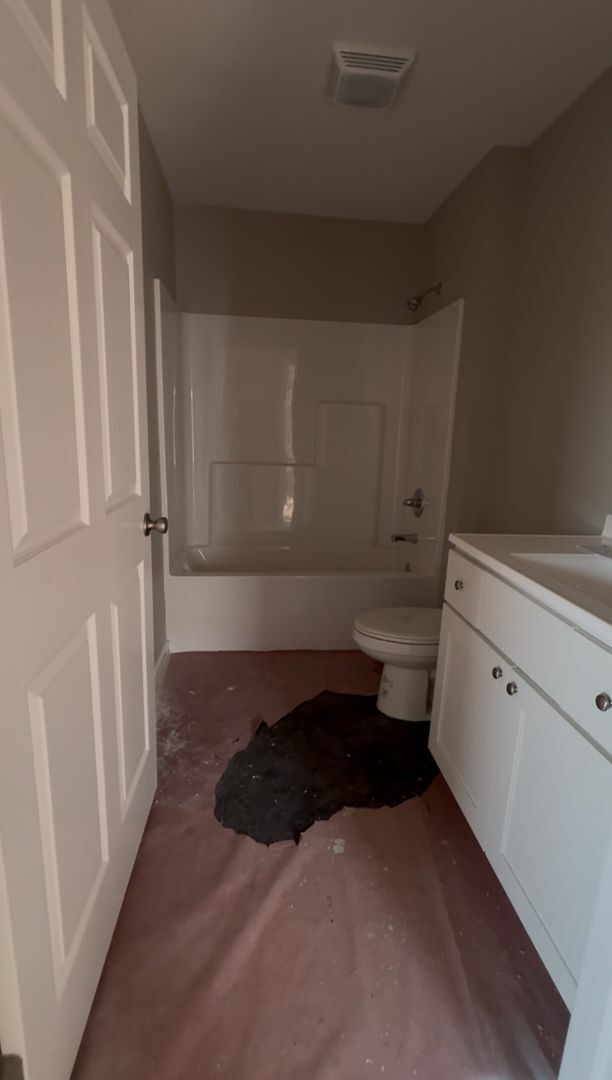 Building Photo - 3 Bedroom, 1.5 Bath Duplex