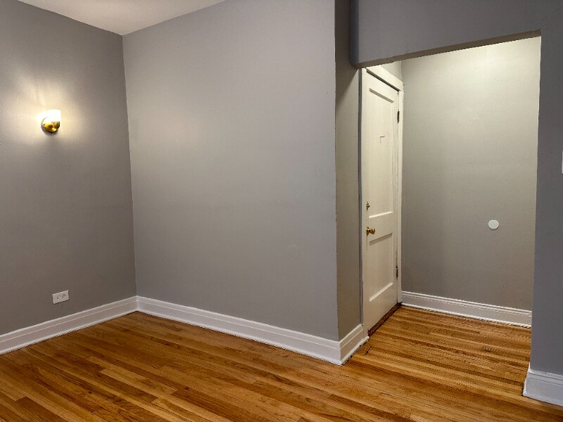 Building Photo - 5601-5607 W Wabansia Ave