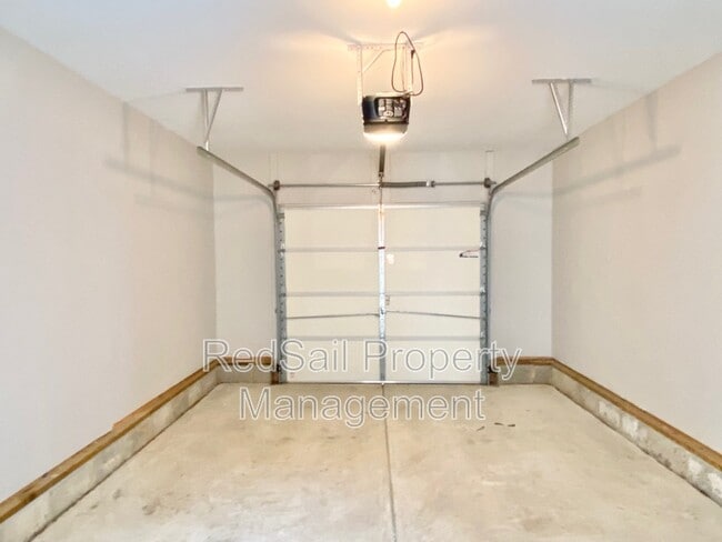 Building Photo - 411 Quarterpath Rd
